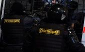 Funcionarios del Servicio de Inteligencia Ruso detienen al diplomático ucraniano Alexander Sosonyuk.