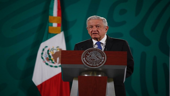 El presidente de México llamó a la población de Guerrero y Michoacán a no caer en la provocación y continuar luchando por la democracia.
