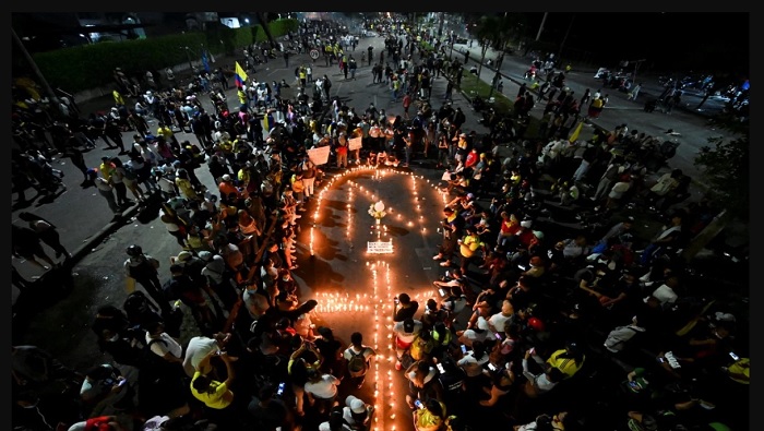En la ciudad de Cali, manifestantes y allegados rindieron homenaje al joven Nicolás Guerrero, uno de los que resultó muerto durante las protestas.