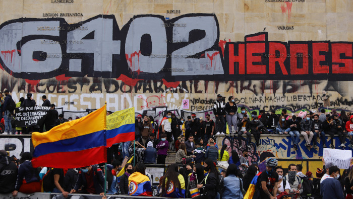 De acuerdo con reportes preliminares, varios accesos están siendo bloqueados en la capital colombiana.