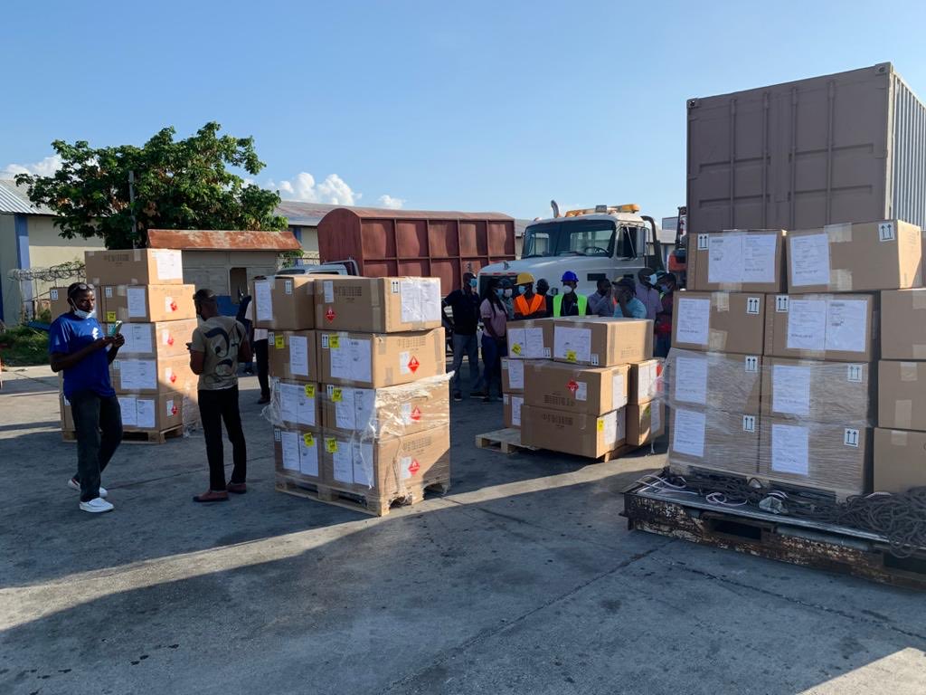 Haití ya ha recibido un primer cargamento con tinta indeleble e implementos informáticos para la jornada del plebiscito.