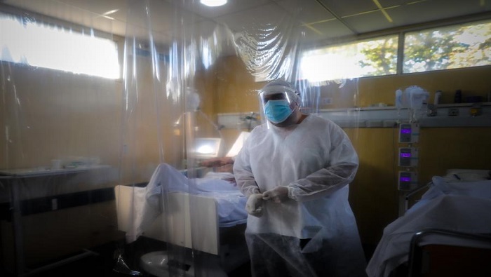 El Ministerio de Salud argentino precisó que existen 6.802 personas internadas en las unidades de terapia intensiva.