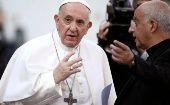 El papa Francisco también endurece las medidas contra quienes se atrevan a ordenar a mujeres como sacerdotisas.