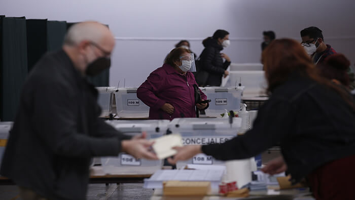 Chilenos se preparan para elegir por primera vez a los gobernadores de las regiones del país.