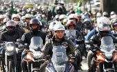 Al frente de más de un millar de motocicletas, el mandatario pronunció un discurso sin normas de protección.
