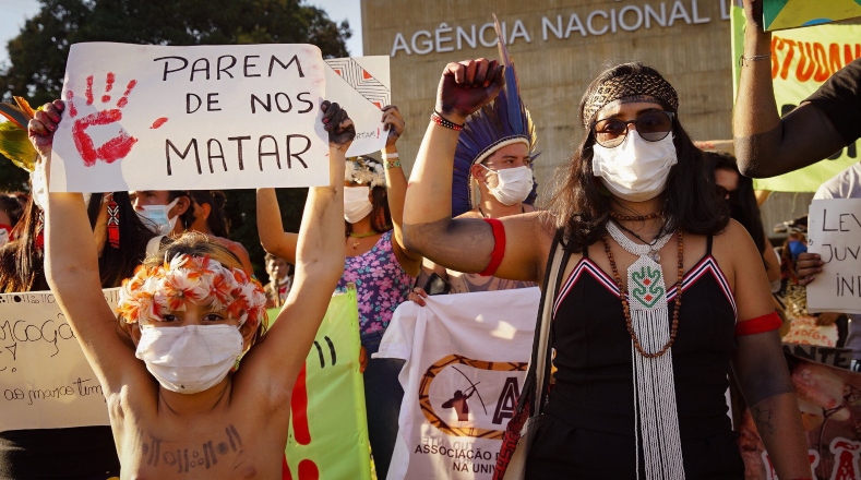 Desde la semana pasada, cientos de indígenas de los pueblos originarios brasileños se han movilizado contra el proyecto de ley 490.