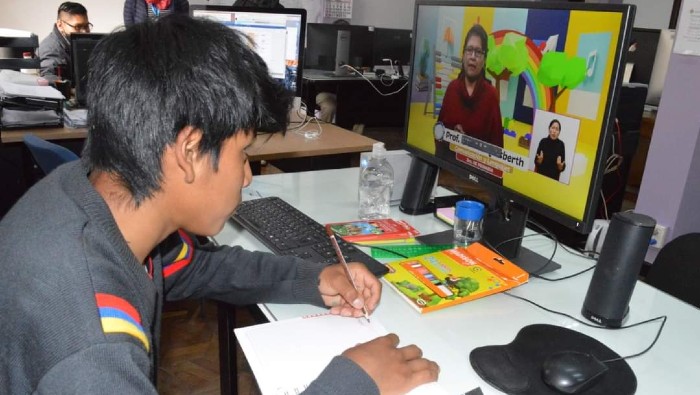 Con el reinicio de clases, habrá actividad semipresencial y también actividad escolar con la utilización de tecnologías informáticas, dijo el ministro de Educación.