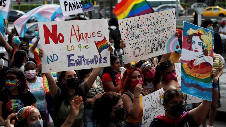 Las principales calles de la Ciudad de Panamá, capital panameña, se llenaron de colores con el colectivo LGBTQ+ para exigir respeto y educación sobre la diversidad.