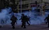 El medio alternativo de Colombia Informa denunció que miembros del ESMAD los atacaron con gases lacrimóigenos y hasta con piedras.
