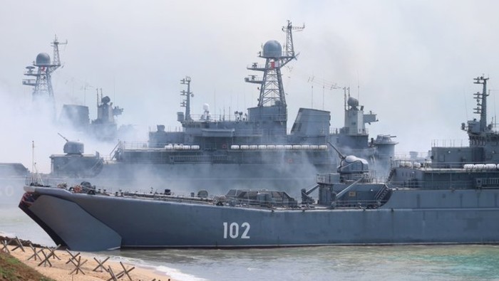 El ingreso de un barco de guerra británico la semana pasada en aguas rusas terminó con disparos de advertencia por parte de la Armada de Moscú.