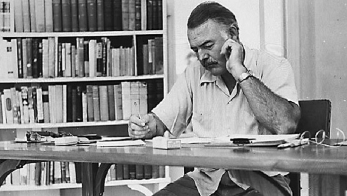 Ernest Hemingway, el Dios de Bronce de la literatura estadounidense, es reconocido como uno de los mejores escritores del siglo XX.