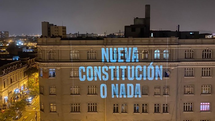 La Constitución vigente data de 1993, durante el gobierno del expresidente Alberto Fujimori, y tuvo como fin garantizar un Estado neoliberal.