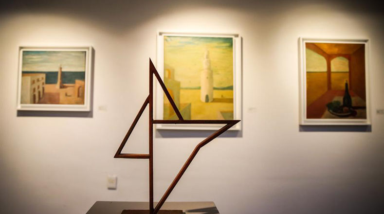 Ha expuesto en la Galería de Moretti (Uruguay), estuvo representada en el Museo de Arte Moderno (Francia), realizó la exposición "La Joven Pintura Uruguaya" (Países Bajos), entre otras. Esta obra es la "Estructura de Estrella".