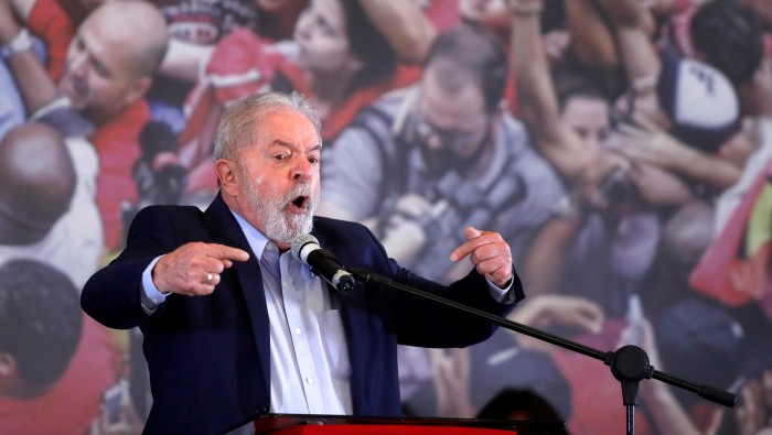 Lula criticó las declaraciones de Bolsonaro donde decía que no entregaría la presidencia si el candidato vencedor no ganaba limpiamente.