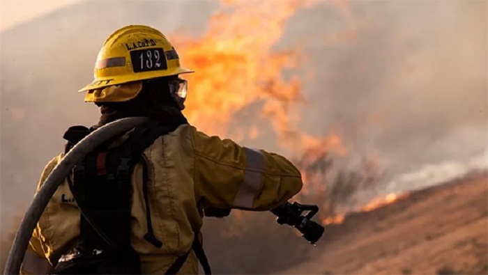 Más de 3.000 bomberos se encuentran trabajando contra los siniestros en todo el territorio de la provincia canadiense.