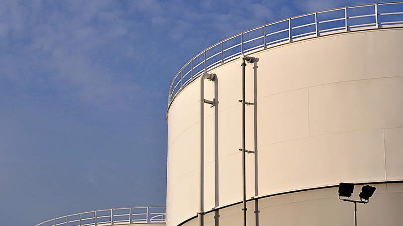El oleoducto, ubicado en la ciudad costera de Jask permitirá extraer en la primera fase unos 300.000 barriles de petróleo.