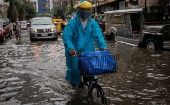 En Manila varias carreteras y avenidas permanecen inundadas a causa de las fuertes lluvias.