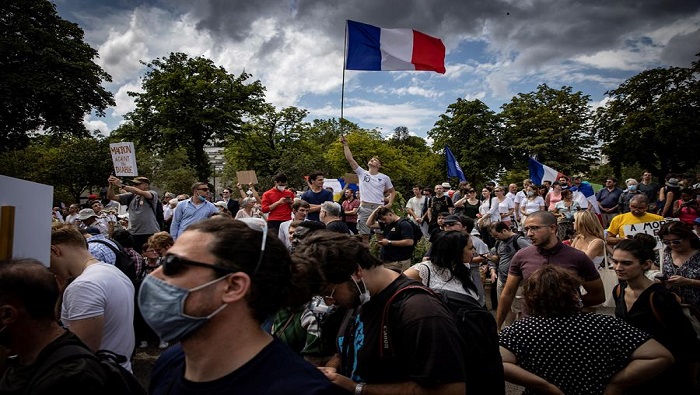 Alrededor de 160.000 franceses manifestaron el sábado en más de 100 ciudades del país para expresar su rechazo a la medida del Gobierno.