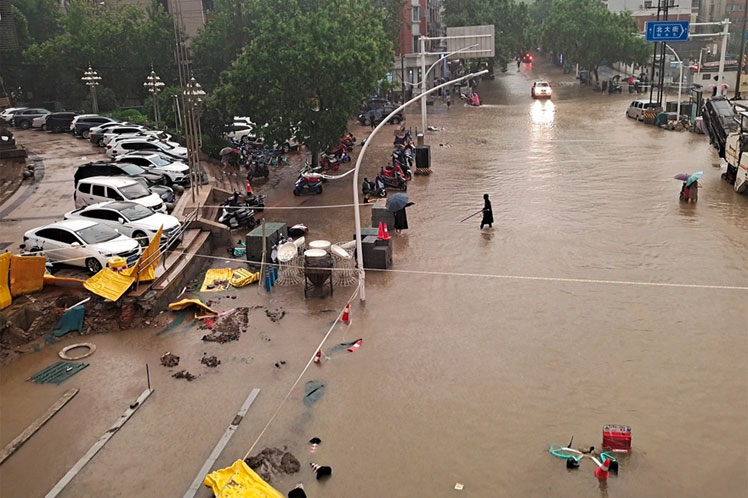 Henan sufre severas inundaciones a partir de lluvias intensas que caen desde mediados de julio.