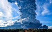 El volcán Sinabung tiene 2.460 metros de altura y estuvo inactivo durante siglos hasta 2010, con una erupción en la que murieron dos personas.