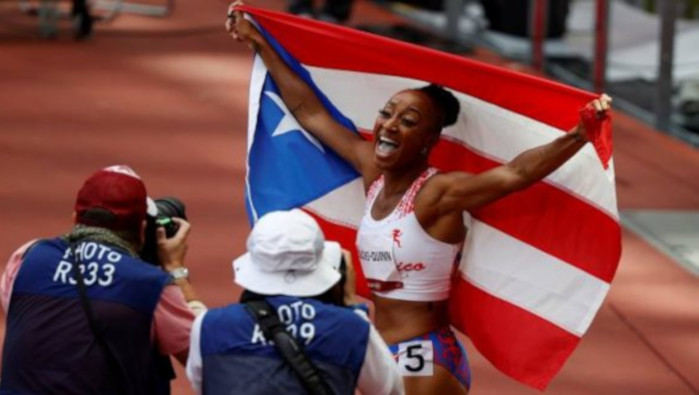 Camacho-Quinn se convirtió en la primera puertorriqueña en conseguir una medalla dorada en el atletismo olímpico.