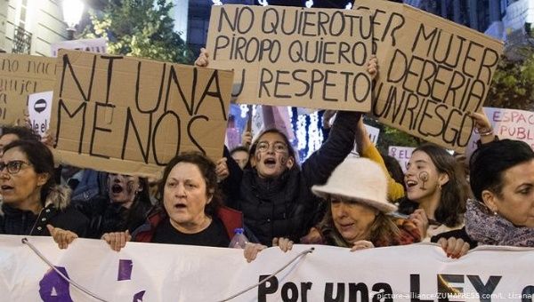 La lucha contra la violencia de género se ha fortalecido en España tras el registro de violaciones grupales y aumentos de los feminicidios.