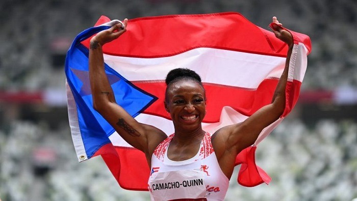 Jasmine Camacho-Quinn ganó la primera medalla de oro olímpico de atletismo para Puerto Rico.