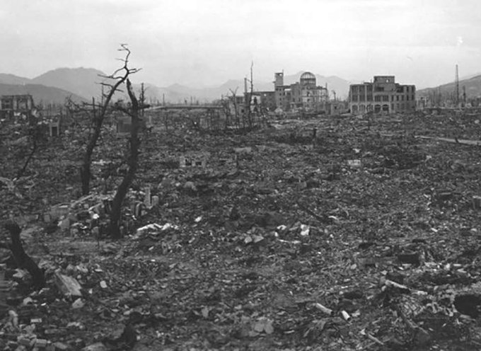 La cifra total de muertes debido a los efectos directos y posteriores de la bomba nuclear lanzada contra Hiroshima se estimó en 328.902.