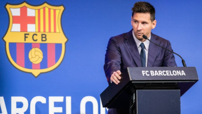 La salida de Messi del club fue anunciada el 5 de agosto en la cuenta del FC Barcelona en Twitter y a través de un comunicado.