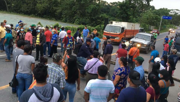 Los manifestantes han bloqueado al menos 19 rutas del país, incluidas las que van a la frontera con México.