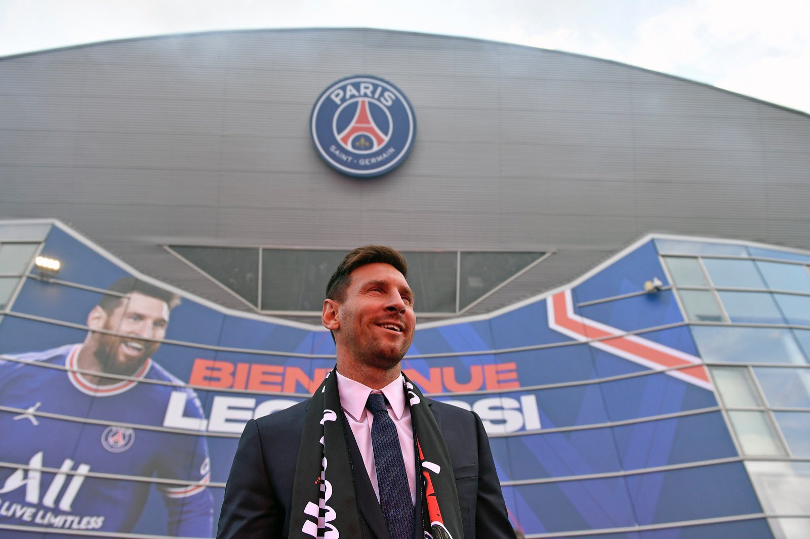 Tras terminar su contrato con el FC Barcelona la pasada semana, Leo Messi jugará con el Paris Saint Germain por tres temporadas.