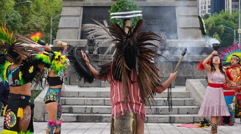 Aunque el calendario oficial marca la caída de México-Tenochtitlán este 13 de agosto, indígenas de varios puntos de México se congregaron en el Zócalo desde el jueves 12 para honrar el aniversario de resistencia de los aztecas.