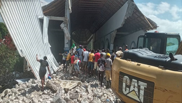Muchas estructuras colapsaron tras el evento sísmico que sacudió este sábado a la nación caribeña.
