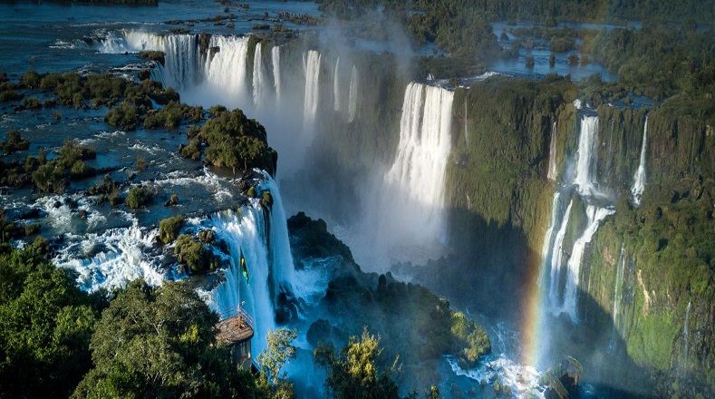 Parque de Iguazú (Brasil). Las obras se deben planificar a fin de minimizar el daño a los recursos naturales, y debe ser monitoreado su funcionamiento a fin de preservar tanto los atractivos naturales como la experiencia de los visitantes