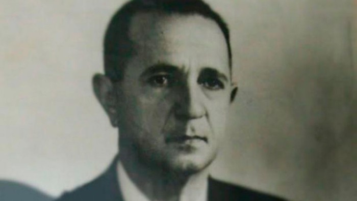 Alberto Arévalo Torrealba fue un poeta que mereció el Premio Nacional de Literatura de Venezuela por el ensayo Lazo Martí: vigencia en lejanía de 1968.