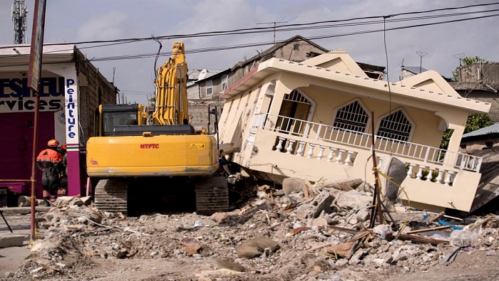 En relación a las infraestructuras sanitarias, 62 edificaciones sufrieron daños parciales o graves principalmente en el sector público del departamento Grand Anse.