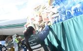 Entre los víveres enviados para cointribuir con los damnificados sobresalen, arroz, pastas alimenticias y agua.