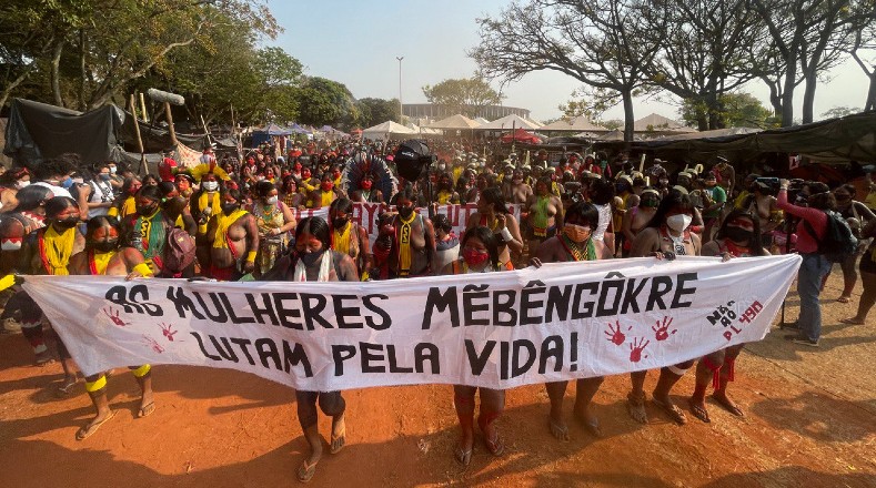 Esta es la movilización más grande en la historia del movimiento indígena en Brasil, en medio de un clima de inseguridad, pues el presidente Jair Bolsonaro ha lanzado amenazas a la democracia.