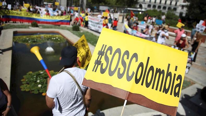 Entre los reclamos también se dieron los llamados de auxilio #SOSColombia que aclama por el apoyo internacional ante las políticas de persecución que se aplican en el país latinoamericano.