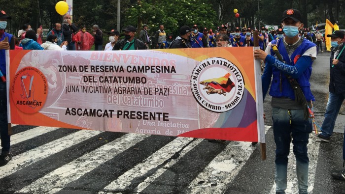 Los campsinos del Catatumbo denuncian ser víctimas de amenazas de grupos como las Autodefensas Gaitanistas de Colombia, así como otros grupos paramilitares.