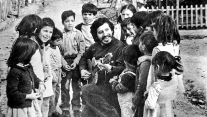 Víctor Jara es considerado un símbolo de la canción de protesta en su país y en América Latina.