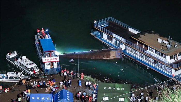 Las autoridades chinas inician las investigaciones para saber las causas del naufragio en el río Zangke.