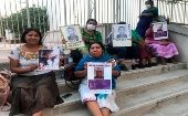 Indígenas yaquis se manifiestan para exigir justicia por sus familiares desaparecidos en la capital del estado de Sonora.