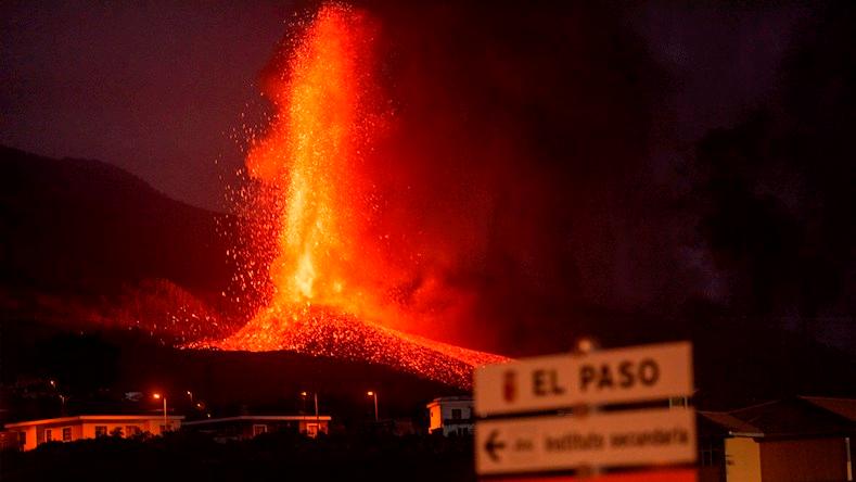 El volcán entró en su sexto día de erupción con el mayor pico de energía sísmica que se ha registrado desde su inicio, según datos del Instituto Geográfico Nacional (IGN) en Canarias.