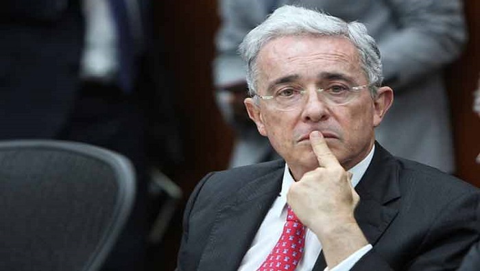 La Corte Suprema de Colombia concluyó que existían elementos probatorios suficientes para imputar a Uribe por los delitos de soborno en actuación penal y fraude procesal.