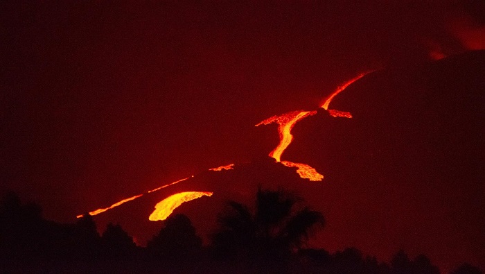 En casi un mes de erupción, el volcán ha provocado la evacuación de cerca de 7.000 personas.