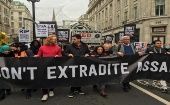 Con la consigna de "No extradición”,  los manifestantes exigen la liberación de Julián Assange.