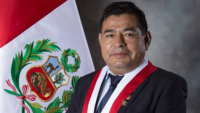 El vocero de Perú Libre, Waldemar Cerrón, detalló que el fallecimiento de Herrera Mamani fue producto de un paro cardiorrespiratorio.