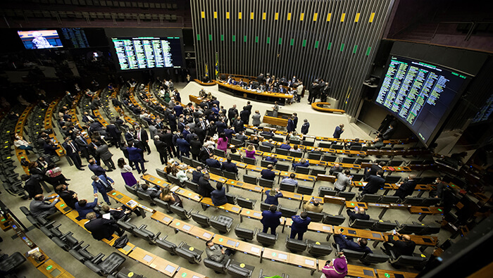 Legisladores brasileños deberán votar a favor o en contra del informe final sobre el manejo de la pandemia por parte del Gobierno brasileño.