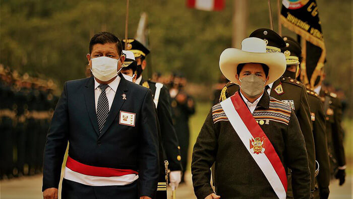 El ministro de Defensa dijo que decidirá en las próximas 24 horas si renunciará o no a su cargo en el Gobierno peruano.